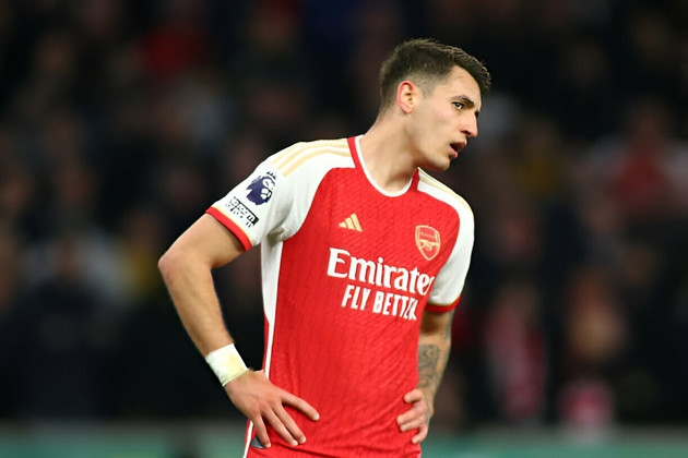 Arsenal thanh lý trung vệ để đón tân binh: Kiwior sắp sửa rời Emirates?