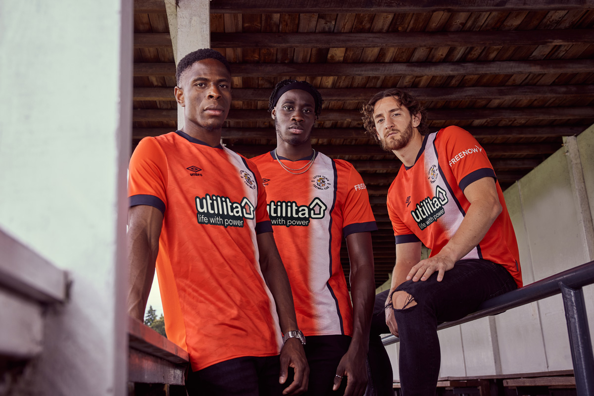 Áo Đấu Sân Nhà Của Luton Town 2023-24