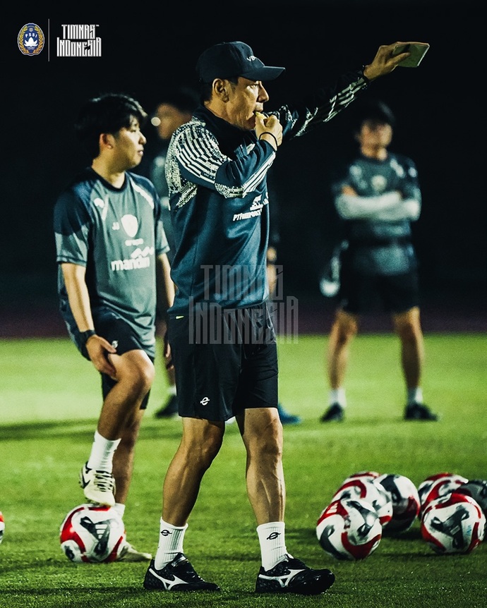 Garuda Training Pics: The 𝐅𝐈𝐍𝐀𝐋 𝐆𝐫𝐨𝐮𝐩 𝐒𝐭𝐚𝐠𝐞 match is tonight!