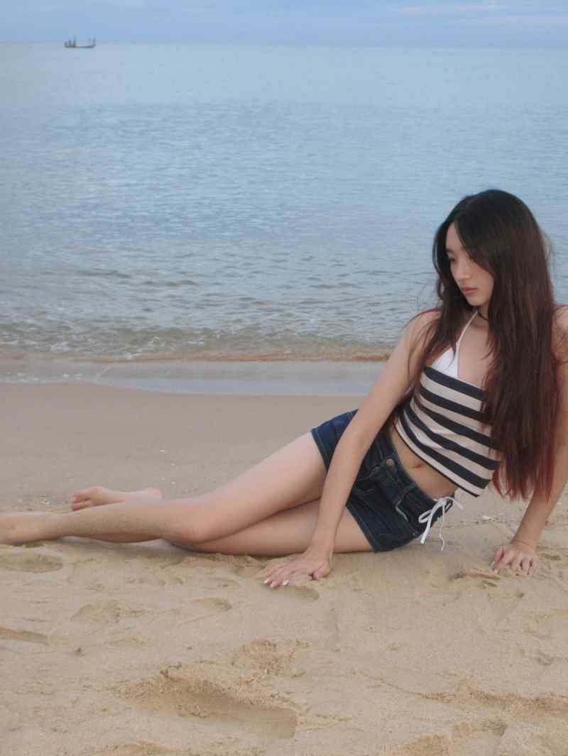 น้องณดา ลูกกบ สุวนันท์ สาดออร่าความสวยริมทะเล ทำชาวเน็ตกดไลก์สนั่น