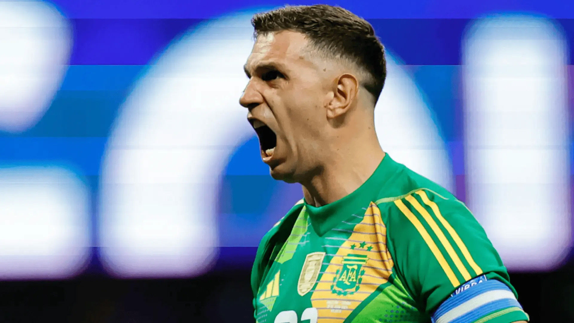 Otamendi: Martínez vốn rất yên tĩnh nhưng đã thay đổi hoàn toàn sau America's Cup 2021
