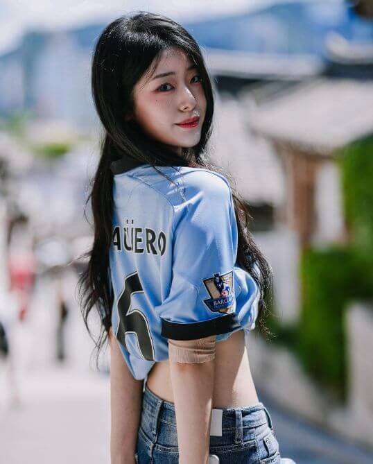 Nữ YouTuber Hàn Quốc yêu Man City nhờ khoảnh khắc 9320! Agüero thả tim bài phỏng vấn