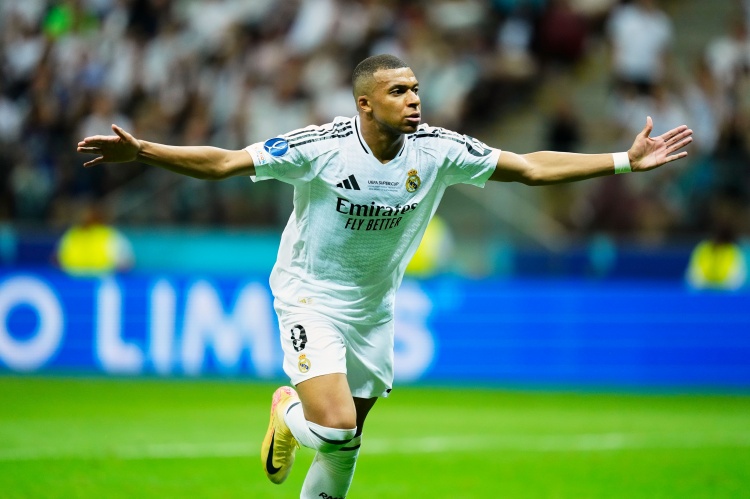 Anh ấy chỉ mới 25 tuổi! Tính đến thời điểm hiện tại, Mbappé đã ghi 334 bàn trong sự nghiệp, vượt qua Papin