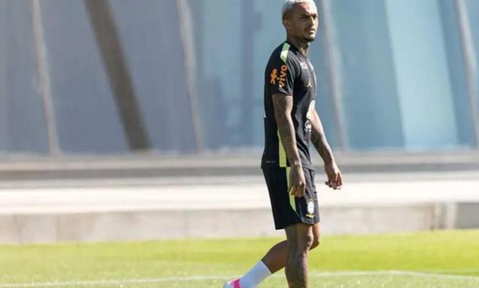 ​Blow for Brazil! First-Choice Right-Bank Wesley Suffers Injury in Friendly, World Cup Participation in Doubt