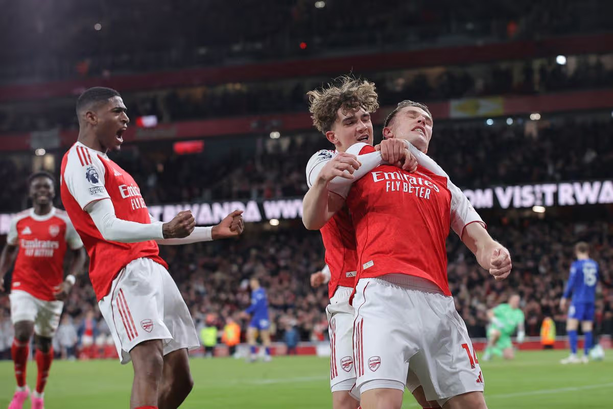 Arsenal 2-0 Everton | Pháo thủ dẫn đầu với cách biệt 9 điểm, Dowman trở thành cầu thủ trẻ nhất ghi bàn tại Ngoại Hạng Anh