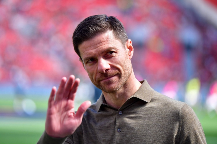 Bild: Phí chuyển nhượng của Alonso khoảng 5 đến 10 triệu euro, Fabregas là ứng viên hàng đầu cho HLV Leverkusen