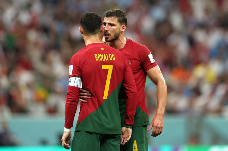 Ronaldo bị treo giò ở trận ra quân World Cup?