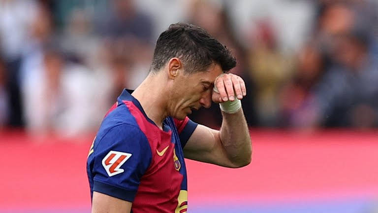 Lewandowski dính chấn thương gân kheo & nghỉ thi đấu 2-3 tuận, lỡ trận chung kết Cúp Nhà Vua gặp Real Madrid