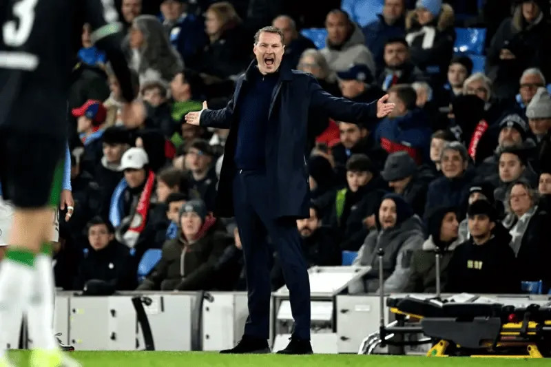 HLV Feyenoord: Chúng tôi đã giúp Slot tối nay, trận đấu cuối tuần phải dựa vào anh ấy tự mình