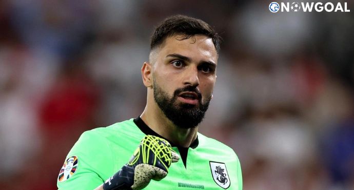 Liverpool Signs Valencia Goalkeeper Mamardashvili and Loans Him Back for One Year