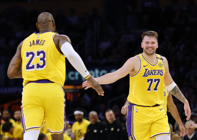 Lakers không hề thua thiệt về thành tích đối đầu với 5 đội xếp
