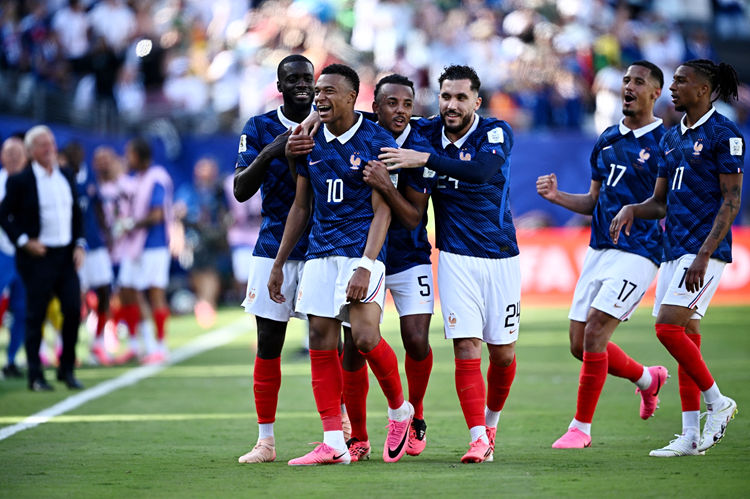 Khởi đầu thuận lợi! Pháp 3-1 Senegal, Mbappe lập cú đúp và trở thành vua phá lưới mọi thời đại của tuyển Pháp, Olise kiến tạo