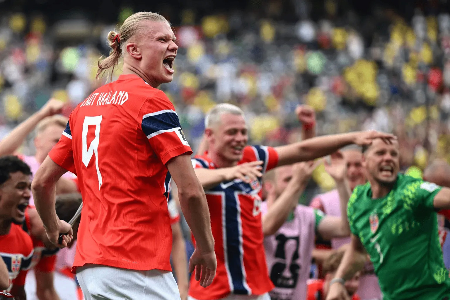 The Sun: Na Uy khiếu nại lên FIFA vì tiếng ồn khách sạn, cả đội chuyển nơi ở trước đại chiến với ĐT Anh
