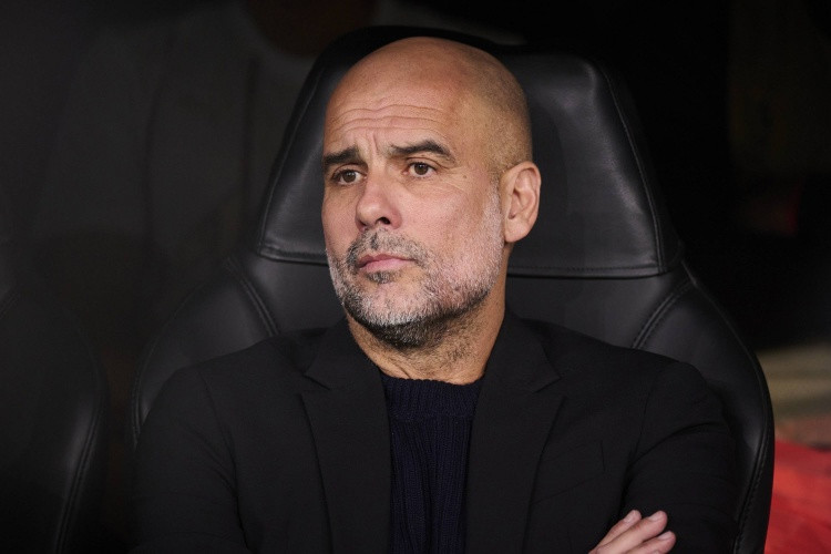 Guardiola một lần nữa chọn đội hình không có tiền vệ phòng ngự trong trận chung kết