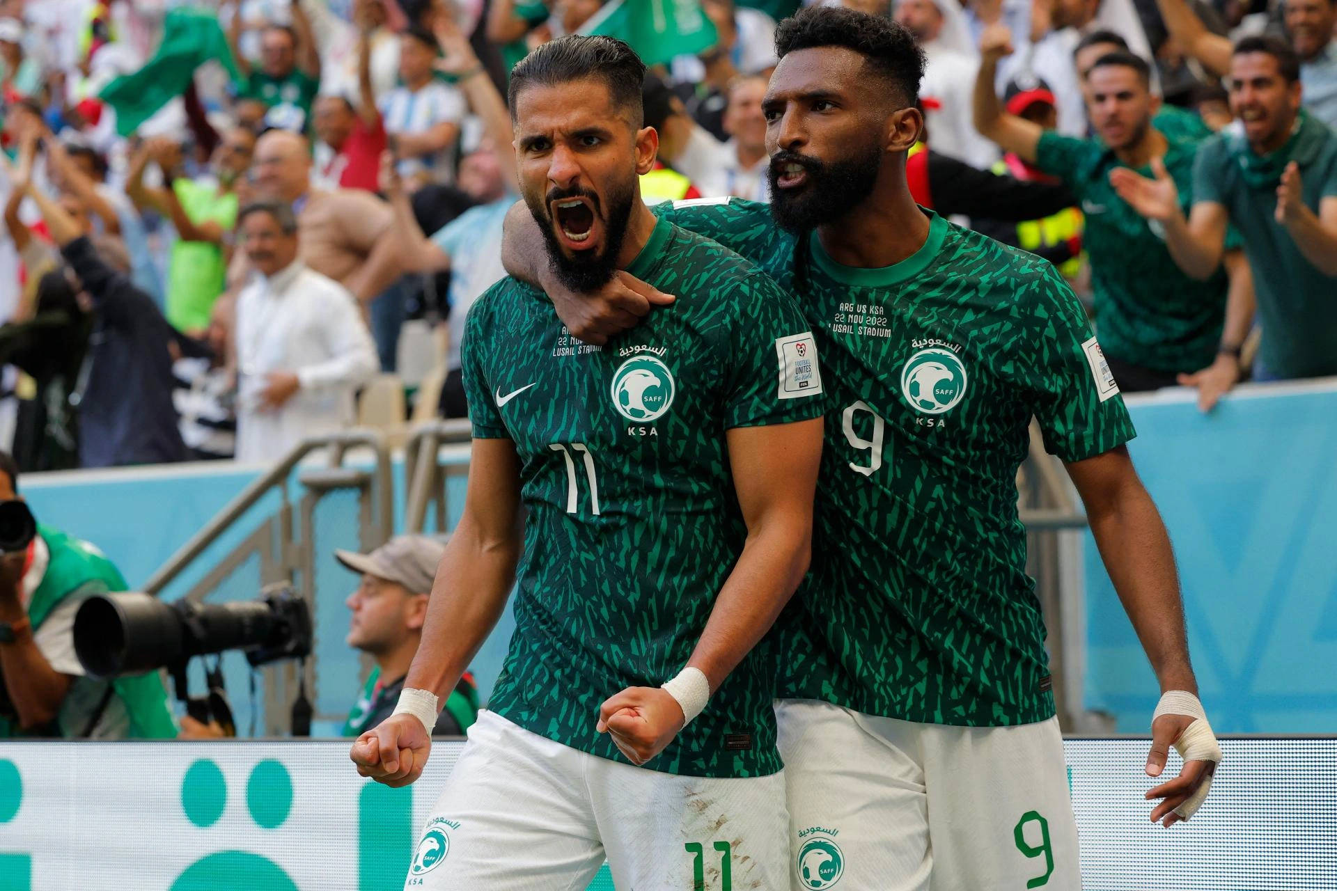 Ả Rập Xê Út 1-1 Uruguay | Al-Owais có 9 pha cứu thua, Al-Amri ghi bàn mở tỷ số, còn Araujo lập công gỡ hòa