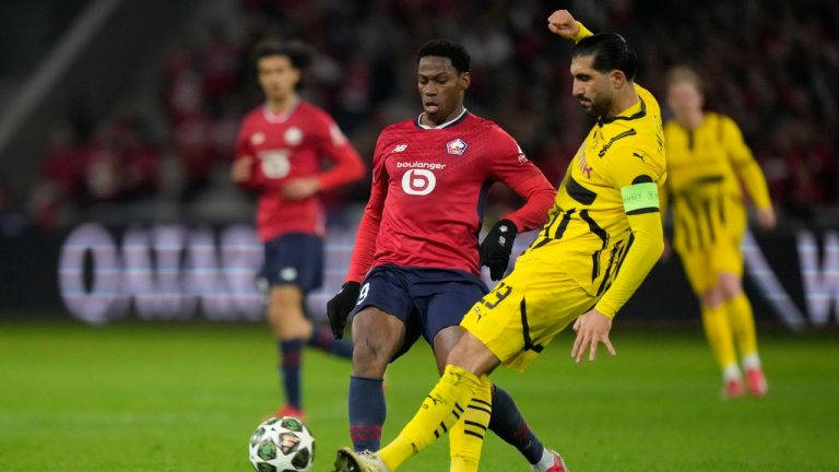 Trận đấu Lille vs Dortmund tạm dừng ở phút thứ 8, mặt trời lặn để các cầu thủ ăn chay trong tháng Ramadan được bổ sung năng lượng