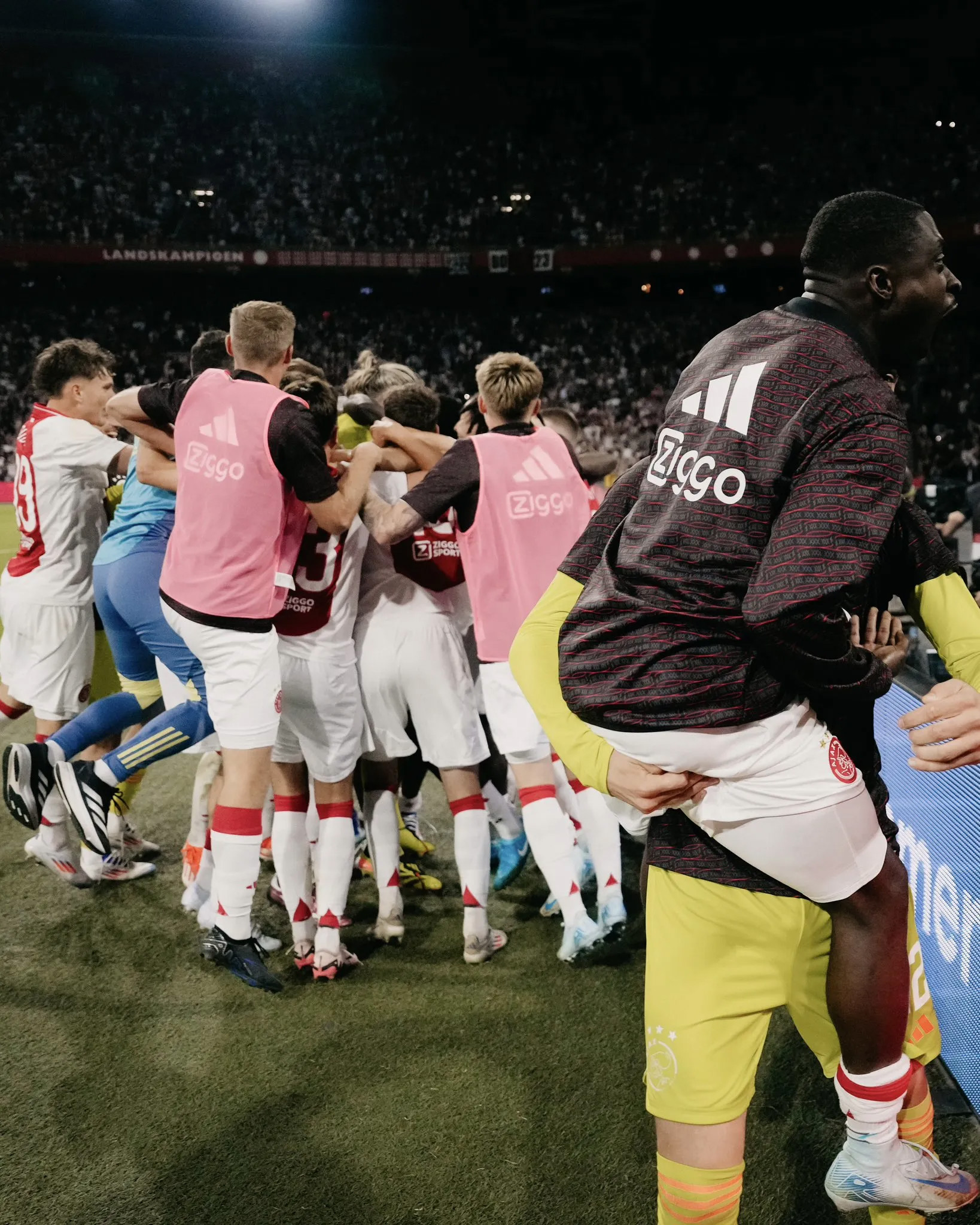 17 lượt sút luân lưu! Ajax loại Panathinaikos với tỷ số 13-12 ở vòng loại Europa League