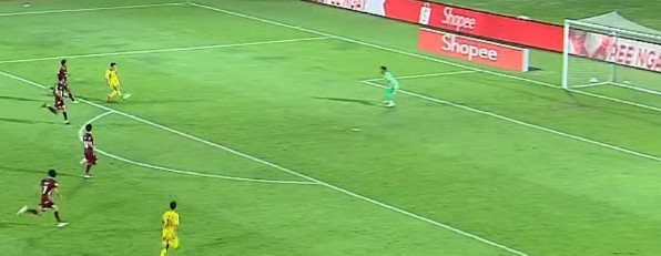 2 sao trẻ Việt Nam thi đấu 'ngán ngẩm' tại Indonesia