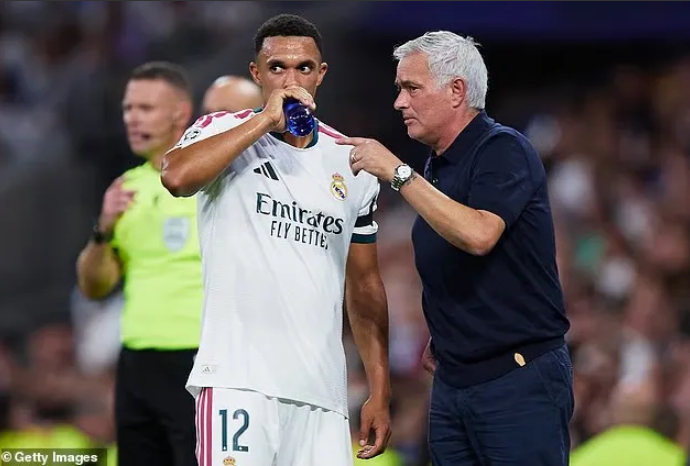 Mail: Mourinho Doesn't Trust Alexander-Arnold's Defending; Won't Entrust Him with Big Games at Real Madrid