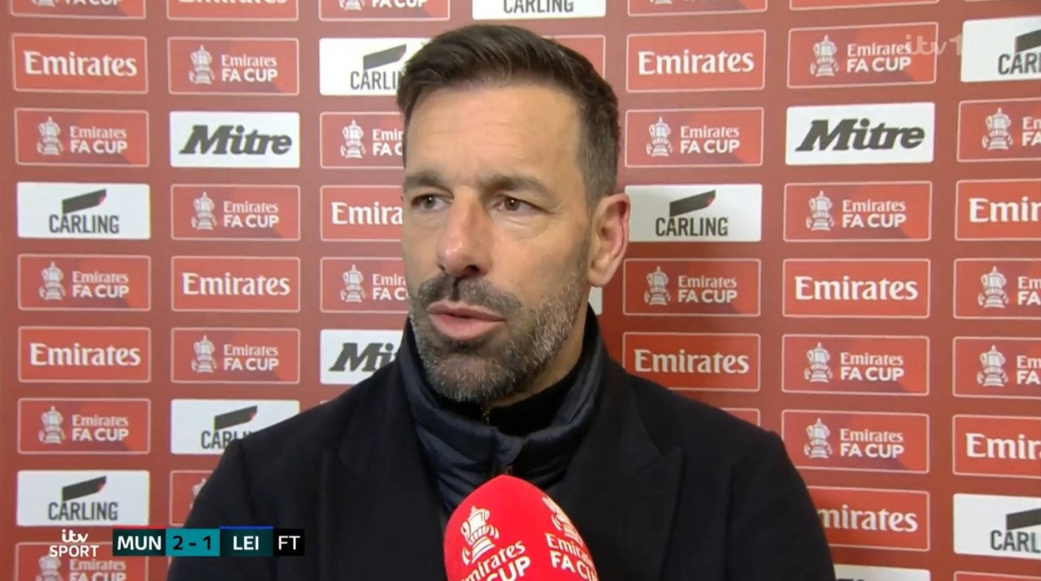 Van Nistelrooy: Chúng tôi không bị đánh bại bởi