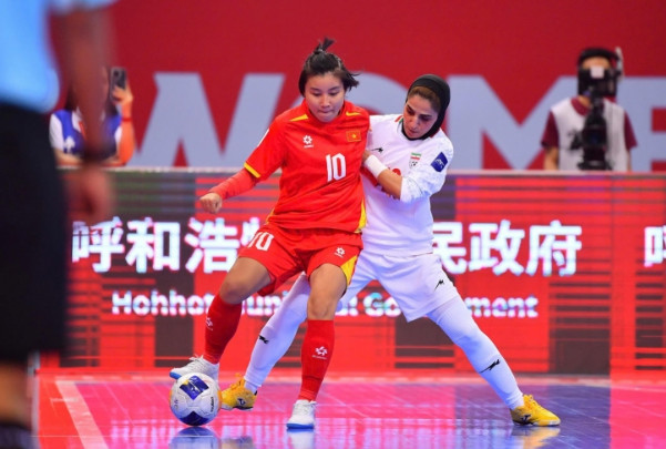 Việt Nam hòa đội hạng 9 FIFA, vào tứ kết với ngôi nhất bảng