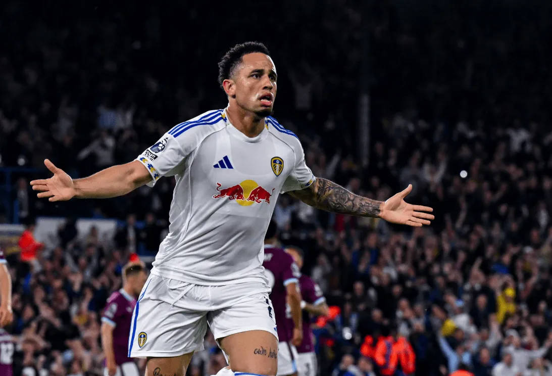 Leeds United thắng Burnley 3-1, Leeds có hy vọng lớn trụ hạng thành công