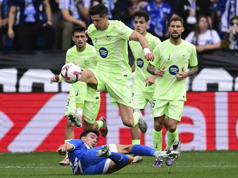 Lewandowski's Hat-Trick Leads Barcelona to 3-0 Victory Over Alavés