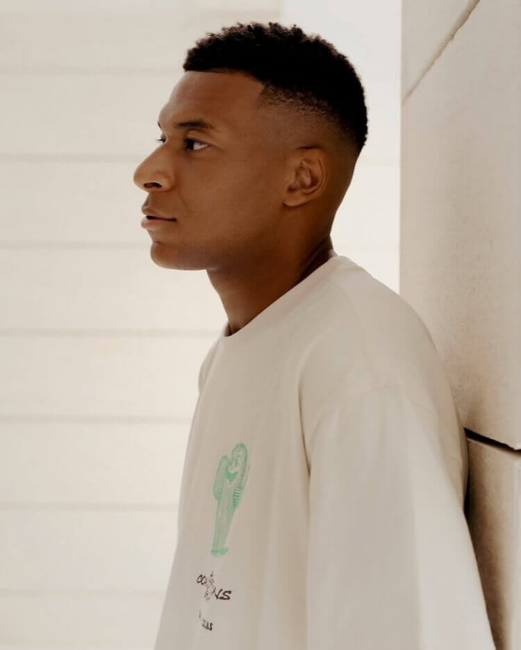 Mbappe chia sẻ ảnh đời thường và thi đấu: Thư giãn tận hưởng thời gian