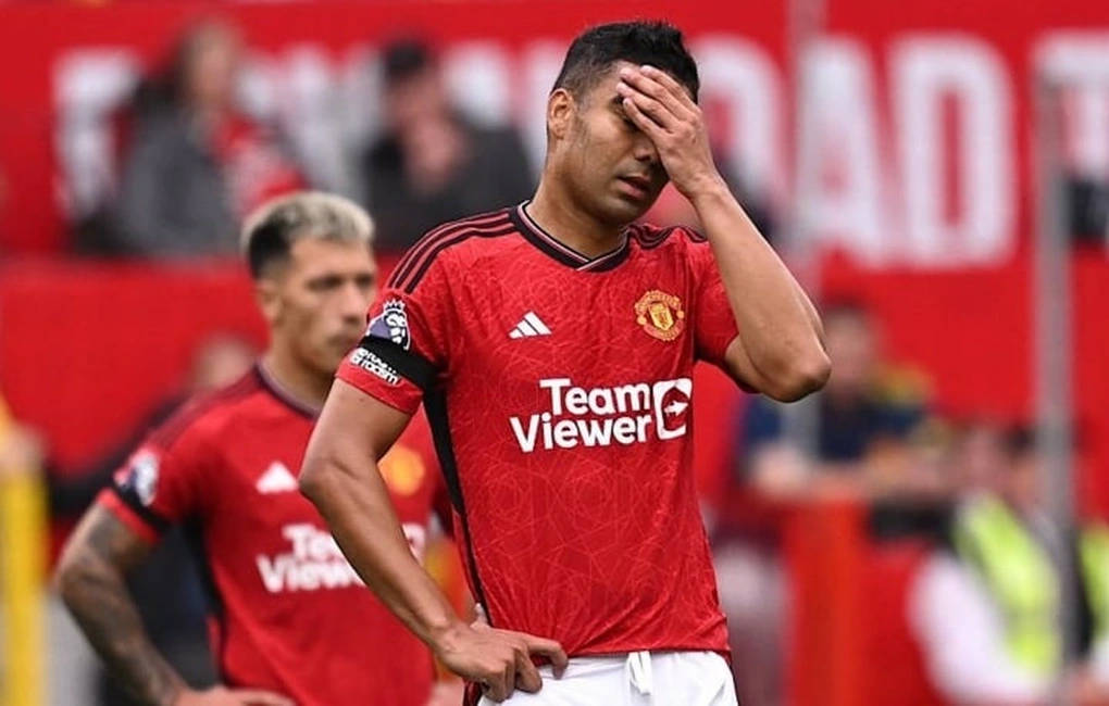 Manchester United trắng tay trên cả bốn đấu trường mùa này, và lập kỷ lục tệ nhất lịch sử Ngoại Hạng Anh