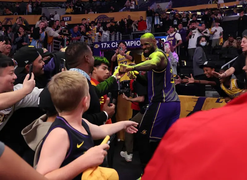 LeBron James có khả năng đạt được cột mốc 1.000 chiến thắng và 50.000 điểm tổng cộng trong trận đấu tiếp theo