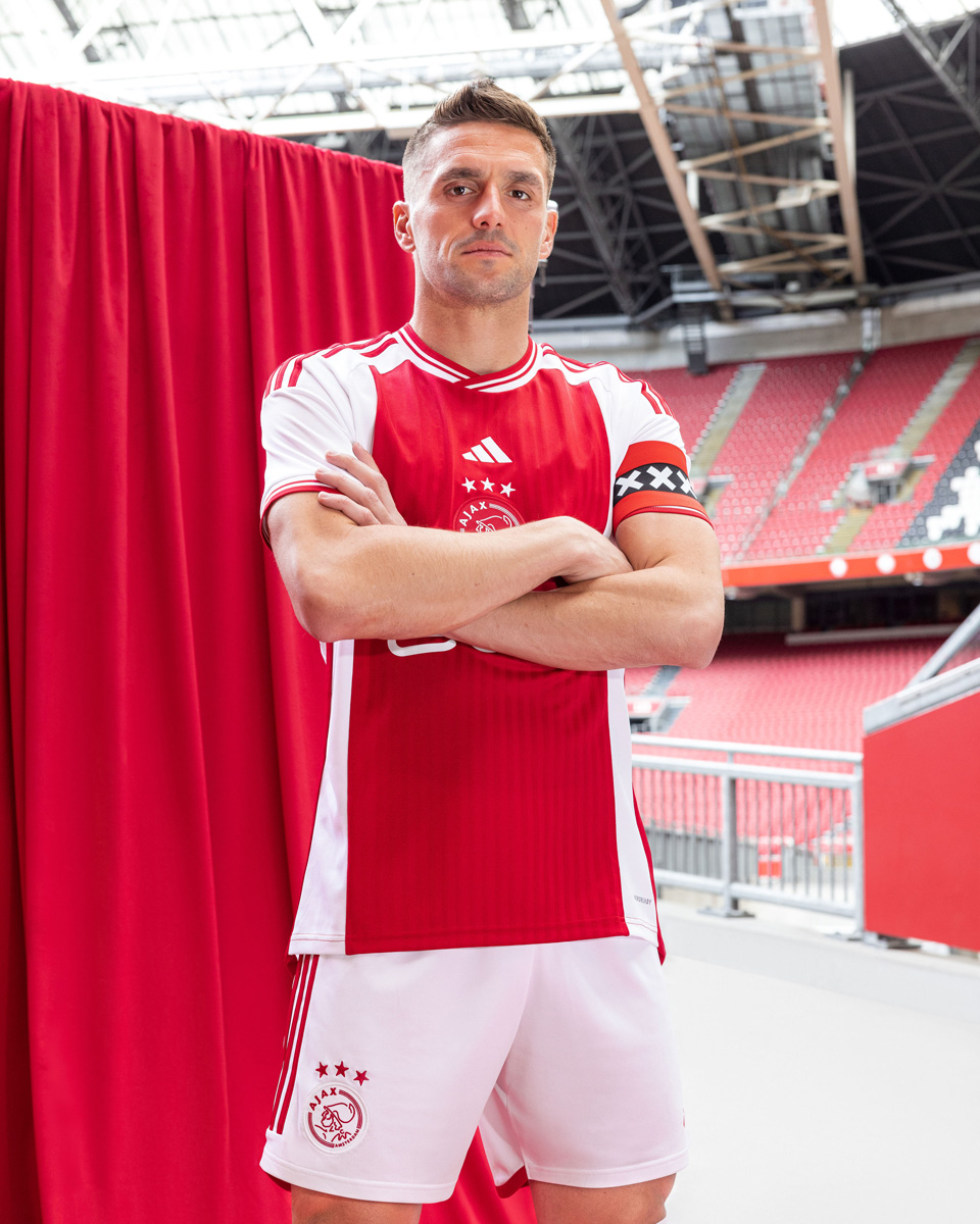 Áo Đấu Sân Nhà Của Ajax 2023-24