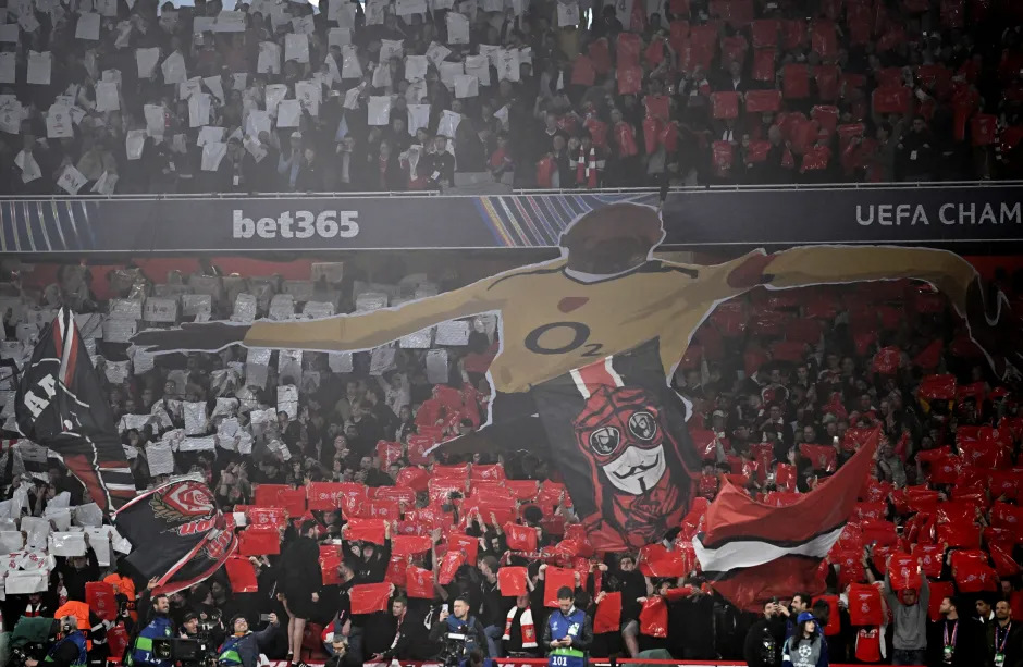 Kế hoặc Tifo khổng lồ của CĐV không được câu lạc bộ phê duyệt, số tiền quyên góp sẽ được trả lại