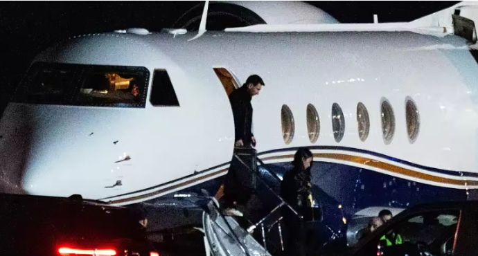 Messi arrived in Rosario and headed straight to Prado Cemetery with his entire family