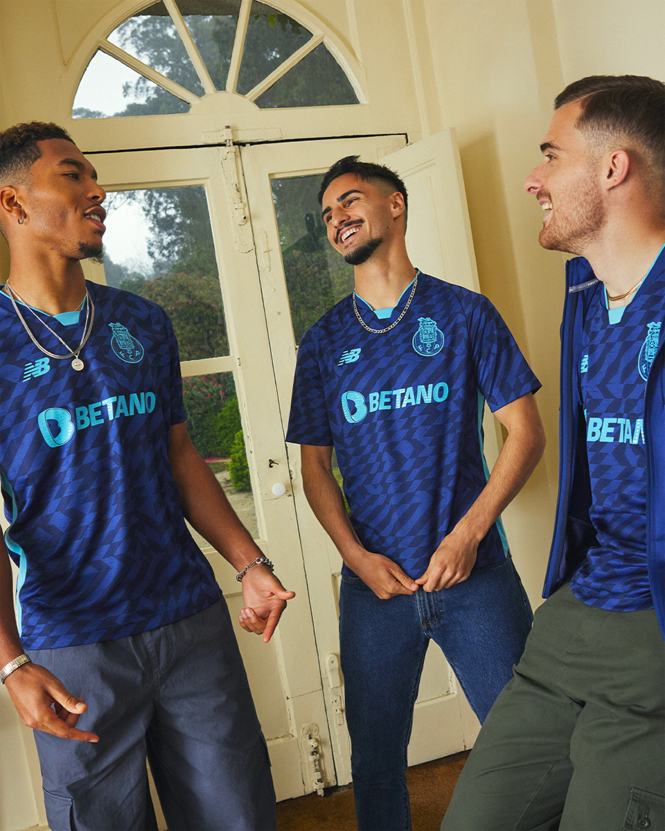 Áo sân khách thứ hai của Porto cho mùa giải 2024-25