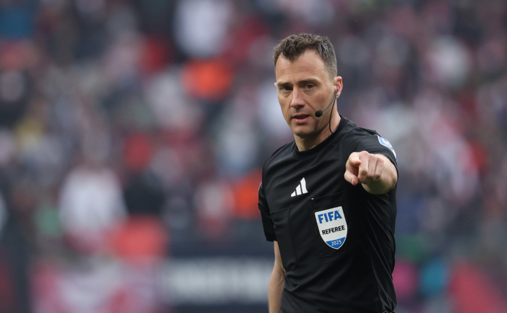 Gazzetta dello Sport: Trọng tài chính của trận Inter 0-1 Liverpool, Zwayer, có tiền án tham gia dàn xếp tỷ số và đã từng bị cấm thi đấu 6 tháng
