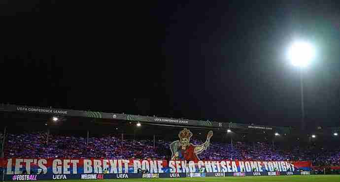 แต่ละไอเดีย! แฟนไฮเดนไฮม์แสบแซะ 'Brexit' เย้ยแฟนสิงห์ก่อนเกม