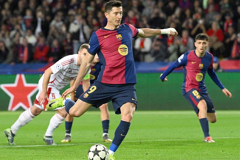 Hansi Flick Praises Robert Lewandowski After Milestone 100th Champions League Goal