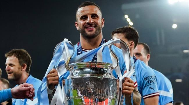 Manchester City chia tay Walker: