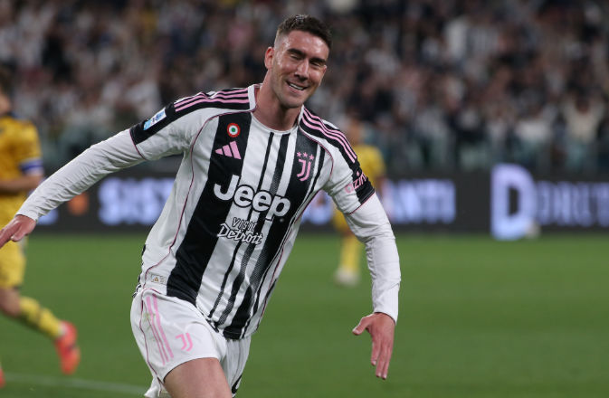 Vlahovic vẫn là sự lựa chọn hàng đầu của AC Milan, trong khi câu lạc bộ này cũng đang cân nhắc Nunez và Hoylen.