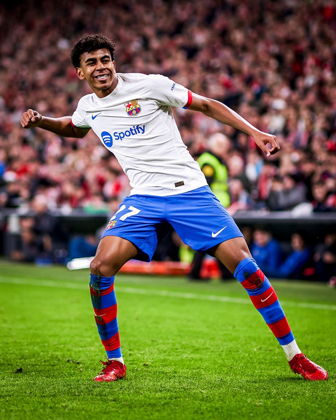 Youngest player ever to score in a Copa del Rey match.