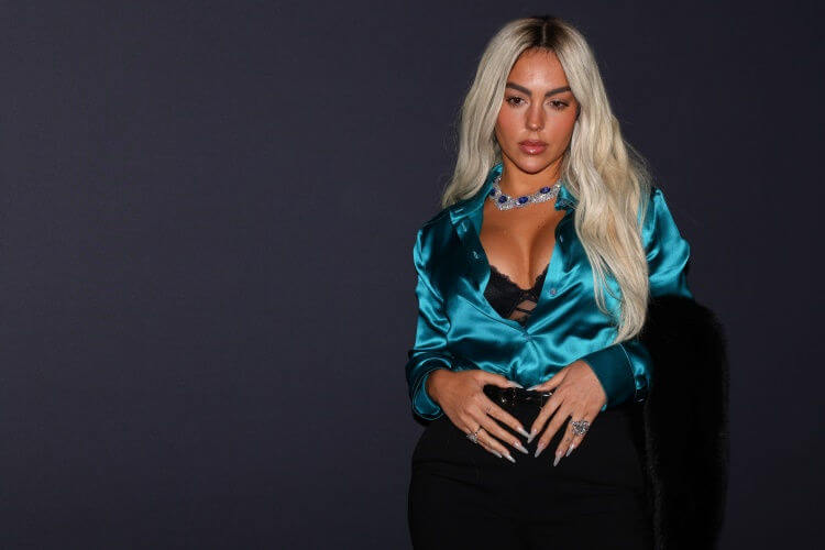 Georgina ra mắt kiểu tóc vàng mới tại Cannes, Cristiano Ronaldo tuyên bố kết hôn sau khi World Cup kết thúc