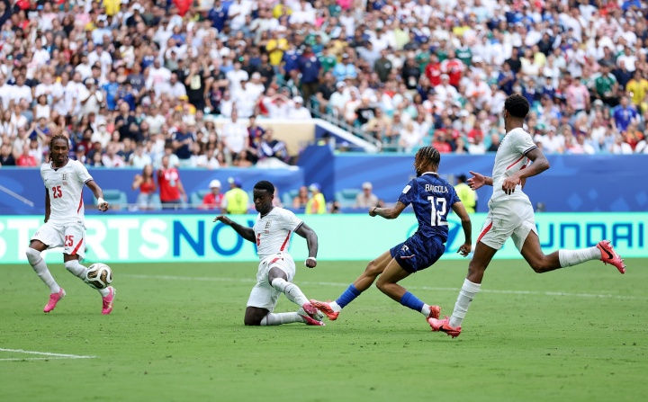 RÚT NGẮN CÒN 2 BÀN TRONG 6 PHÚT! Mbappe kiến tạo cho Barcola ghi bàn, Pháp rút ngắn tỉ số xuống 2-4 trước Anh