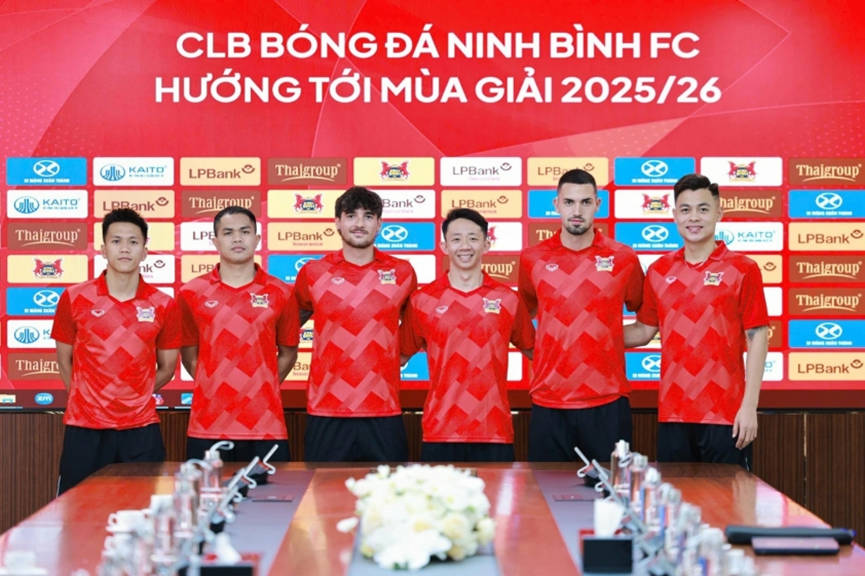 'Đại gia' V-League công bố loạt tân binh khủng, đua vô địch mùa tới