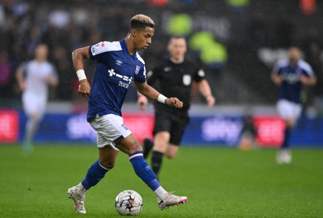 Nottingham Forest sắp đạt được thỏa thuận với Ipswich Town để ký hợp đồng với Hutchinson với giá 37,5 triệu bảng Anh