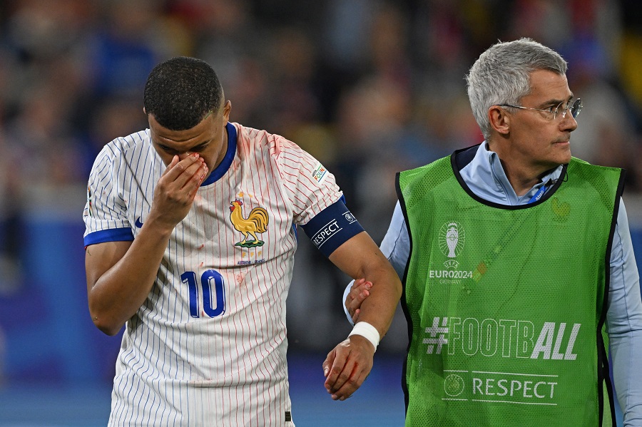 Mbappe dính chấn thương trong trận ra quân, xác suất tranh vô địch của tuyển Pháp đang giảm