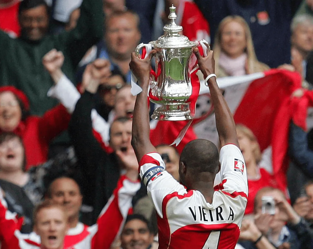 Nhìn lại Pháo thủ và Quỷ đỏ đối đầu ở FA Cup trong 20 năm qua: Lehmann cản phá quả phạt đền quyết định, Ferguson bố trí sơ đồ bảy hậu vệ