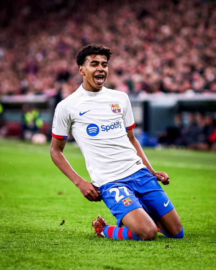 Youngest player ever to score in a Copa del Rey match.