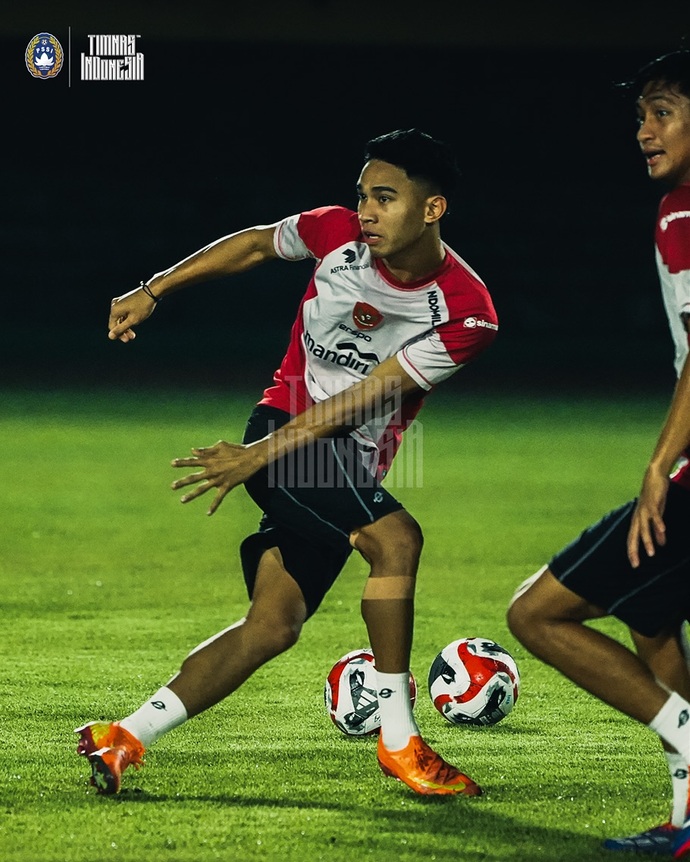 Garuda Training Pics: The 𝐅𝐈𝐍𝐀𝐋 𝐆𝐫𝐨𝐮𝐩 𝐒𝐭𝐚𝐠𝐞 match is tonight!