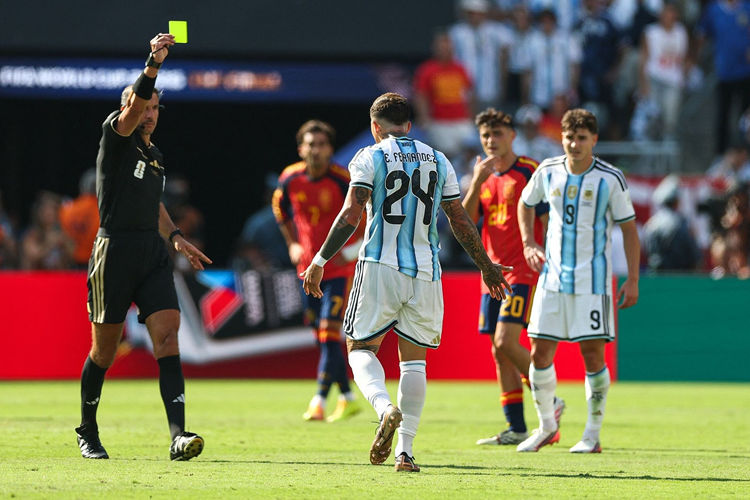 Hết 90 phút: Tây Ban Nha 0-0 Argentina (thiếu người) – bước vào hiệp phụ, Enzo nhận thẻ đỏ, Argentina vẫn chưa có cú sút nào