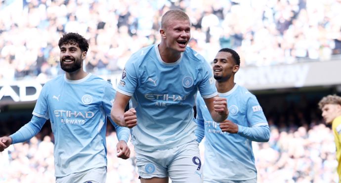Ten-Man City Stuns Man United with Controversial 1-0 Derby Win